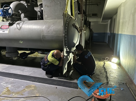 空调螺杆机组冷凝器清洗指南 0.3mm水垢致能(néng)耗升30%破解方案