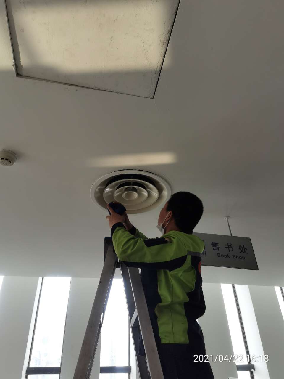 天津津南區(qū)中(zhōng)央空调维修师傅联系方式-20年空调行业经验